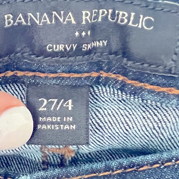 BANANA REPUBLIC Size 27/4 Dark
Blue Jean Curvy skinny 
Size: 27/4- LIKE … - Picture 2 of 4